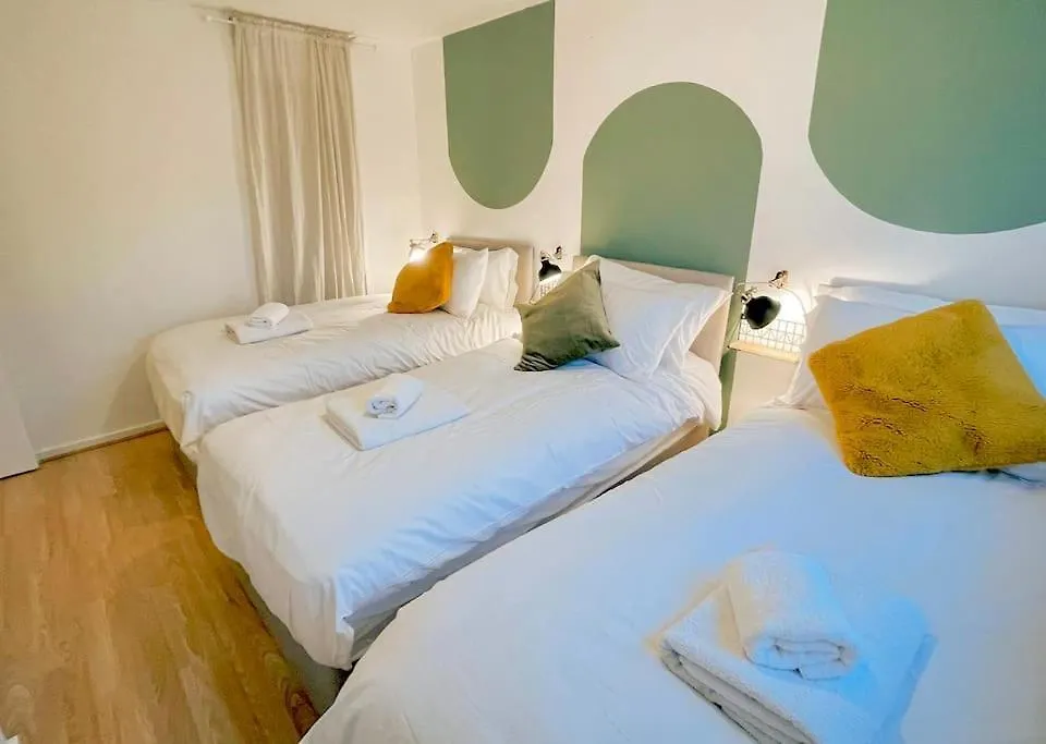 20% Monthly Stays - 3 Bedrooms @ Homevy Leeds Beeston Hill