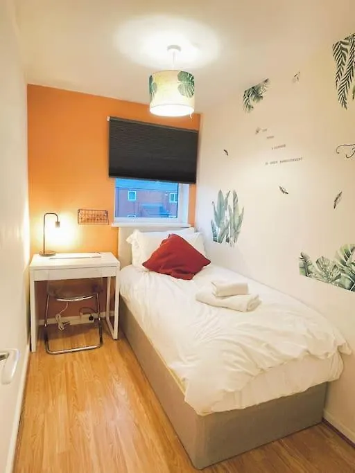 20% Monthly Stays - 3 Bedrooms @ Homevy Leeds Beeston Hill 0*,  Ηνωμένο Βασίλειο